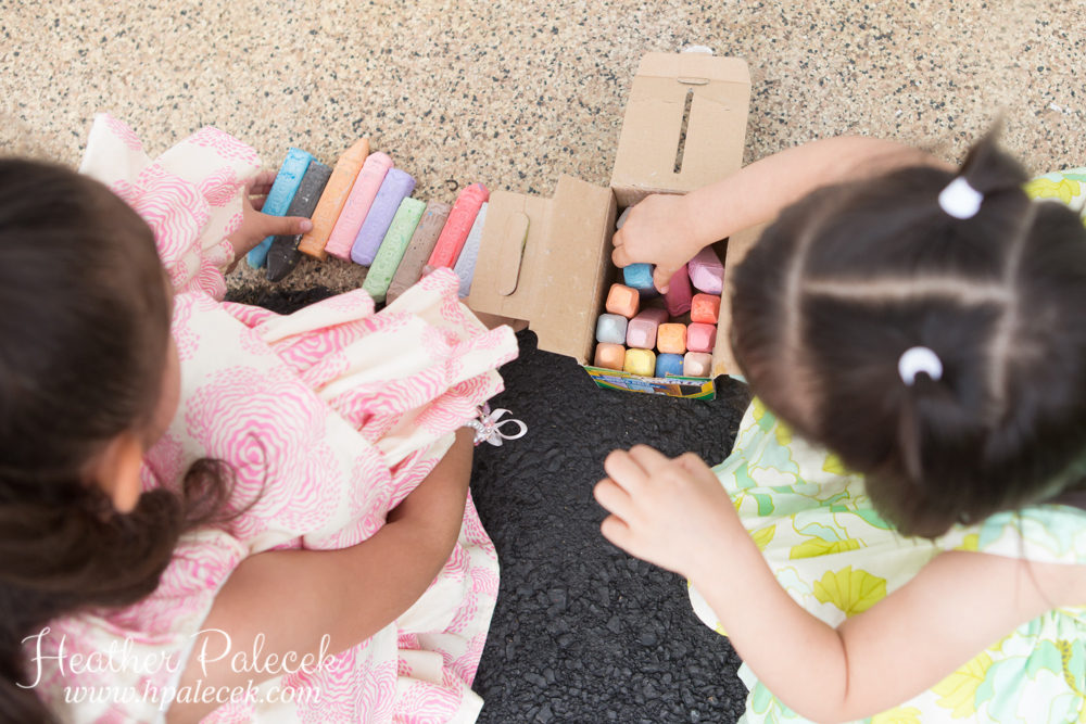sidewalk-chalk-family-portrait-session