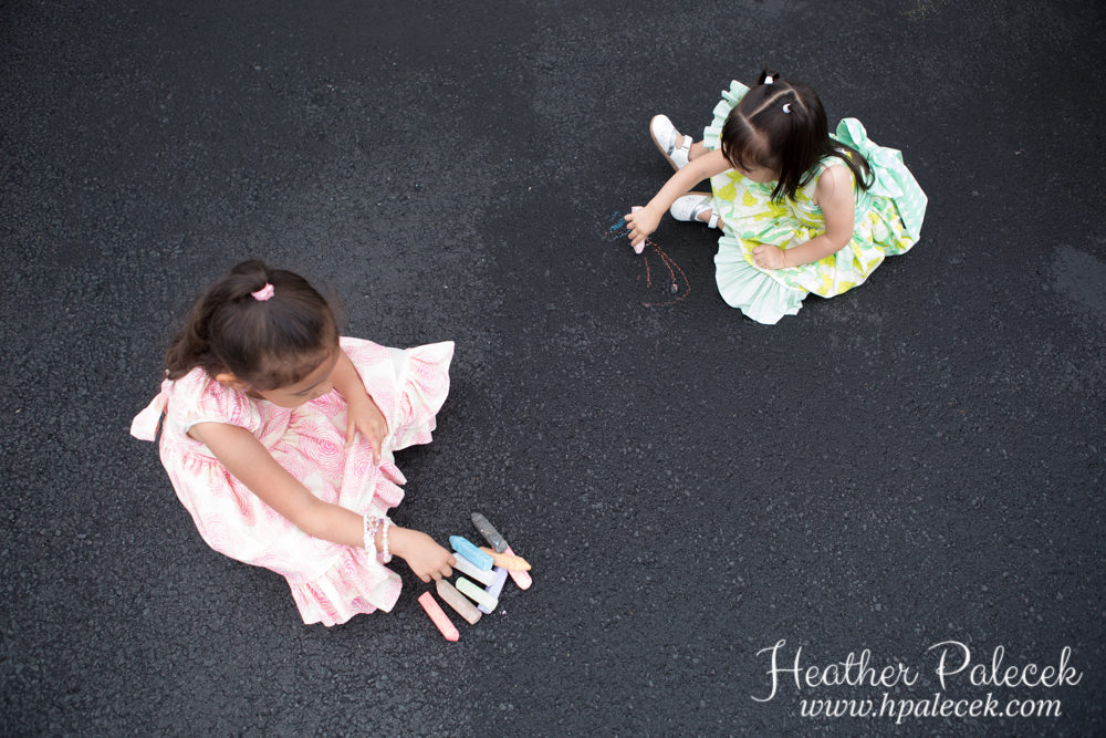 sidewalk-chalk-family-portrait-session