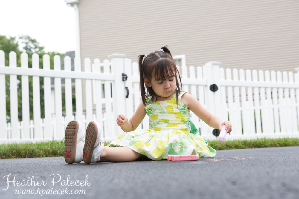 sidewalk-chalk-family-portrait-session