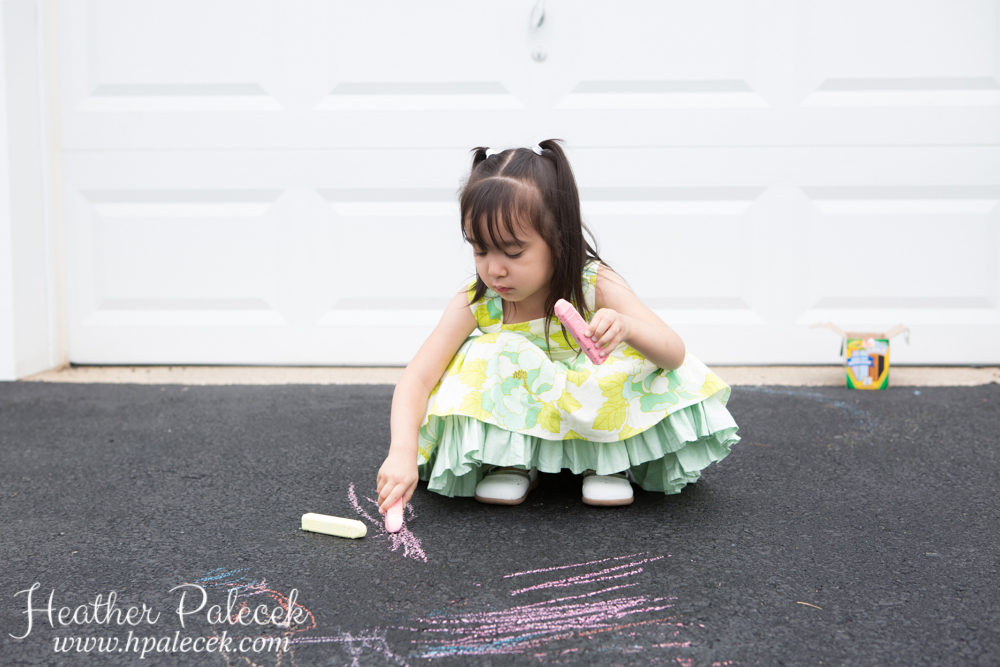 sidewalk-chalk-family-portrait-session