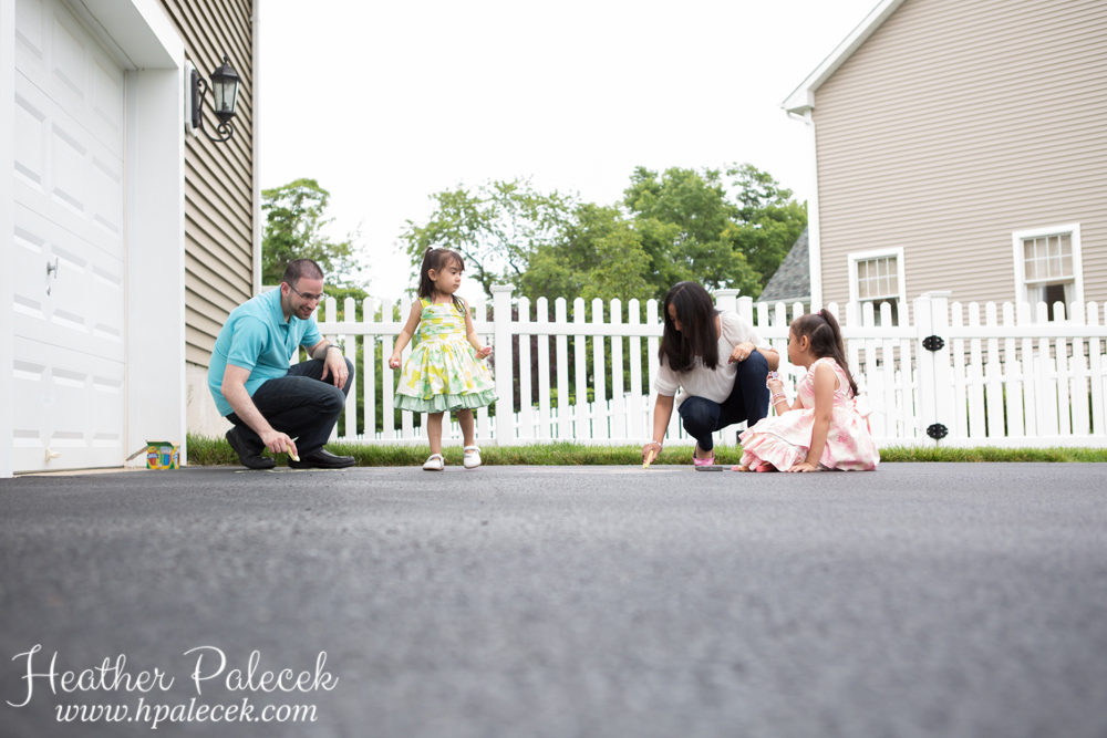 sidewalk-chalk-family-portrait-session