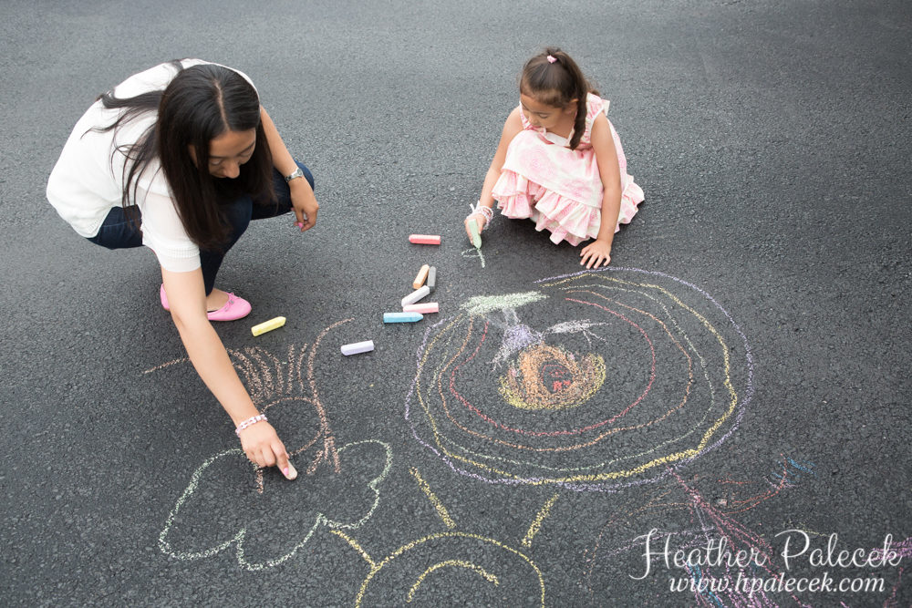 sidewalk-chalk-family-portrait-session