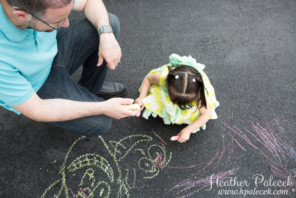 sidewalk-chalk-family-portrait-session