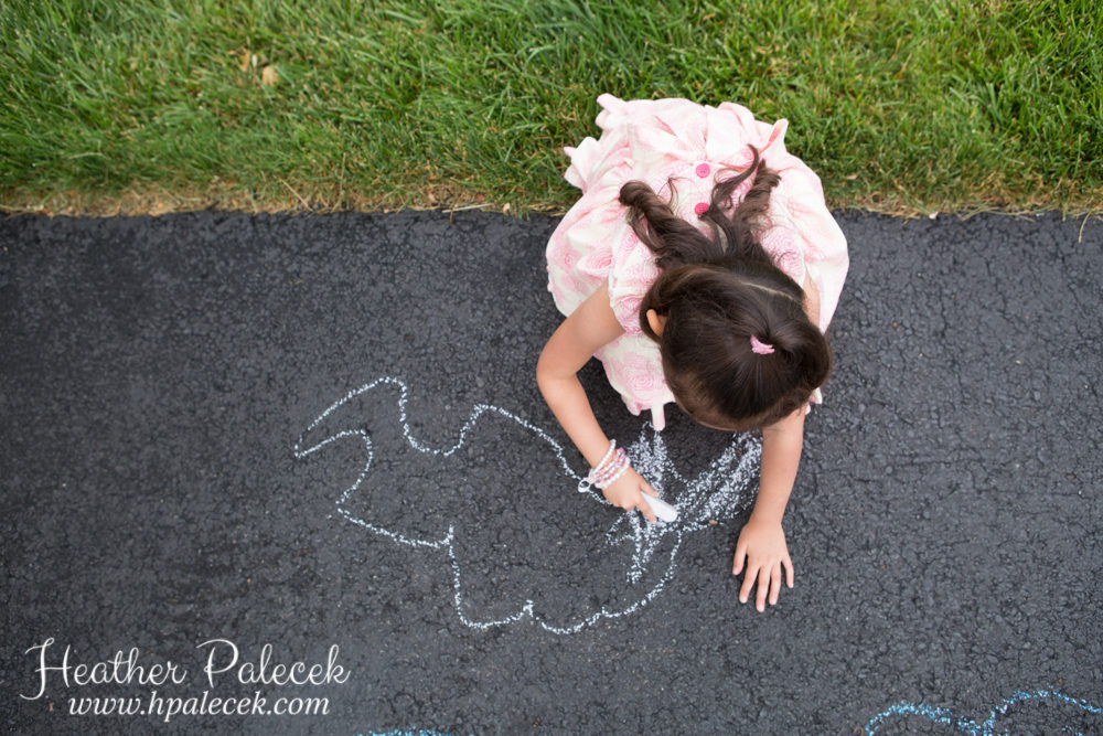 sidewalk-chalk-family-portrait-session