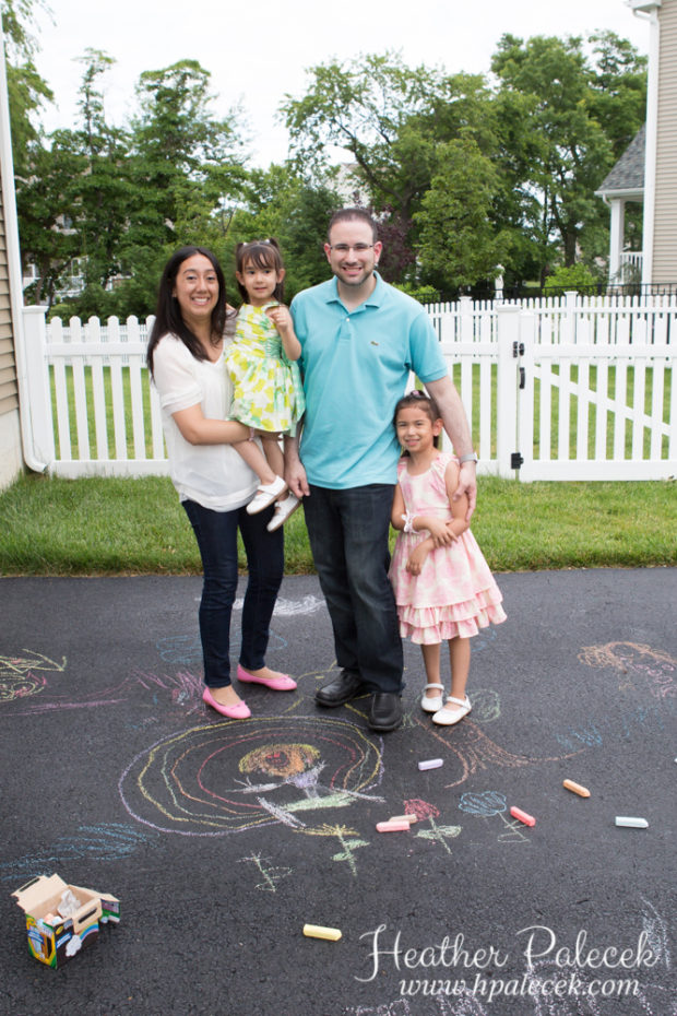 sidewalk-chalk-family-portrait-session