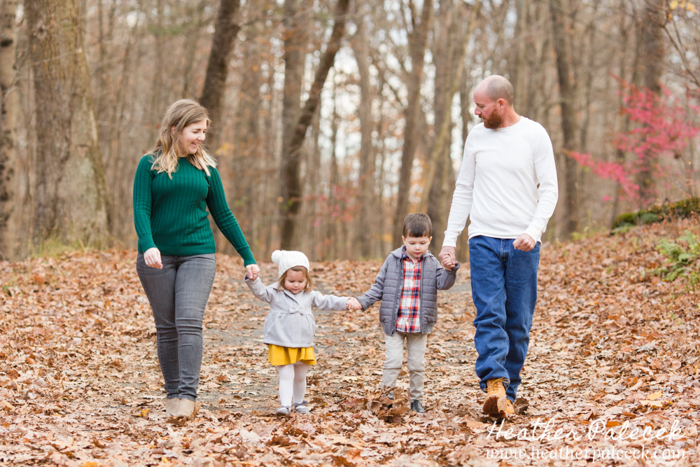 Family Fall Photo Shoot in Front Yard
