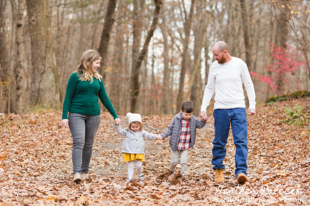 Family Fall Photo Shoot in Front Yard