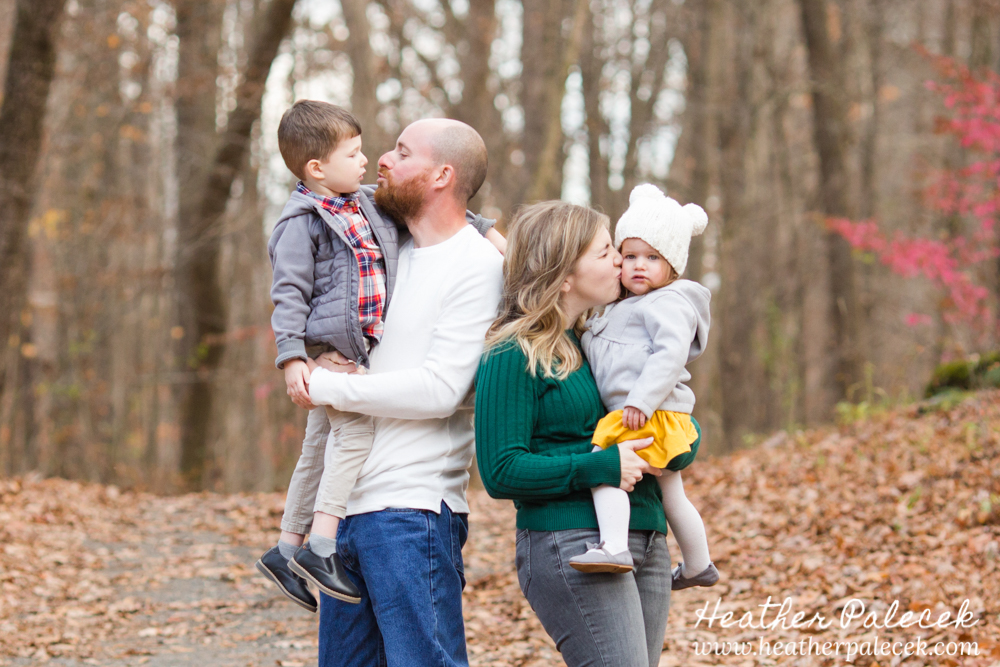 Family Fall Photo Shoot in Front Yard