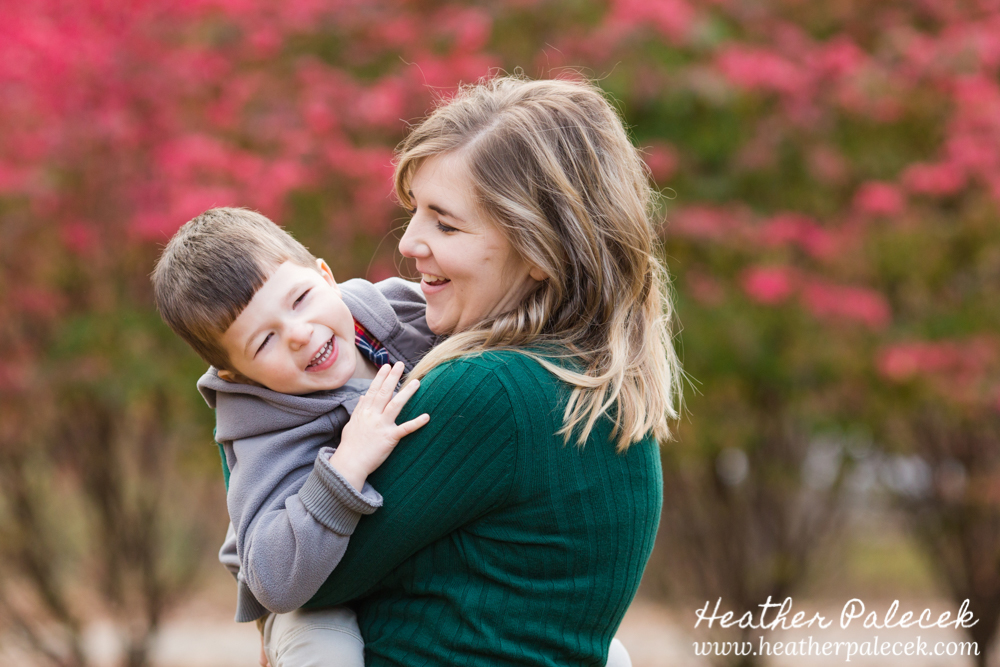 Family Fall Photo Shoot in Front Yard