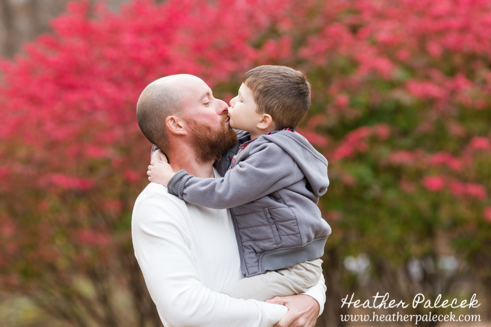 Family Fall Photo Shoot in Front Yard