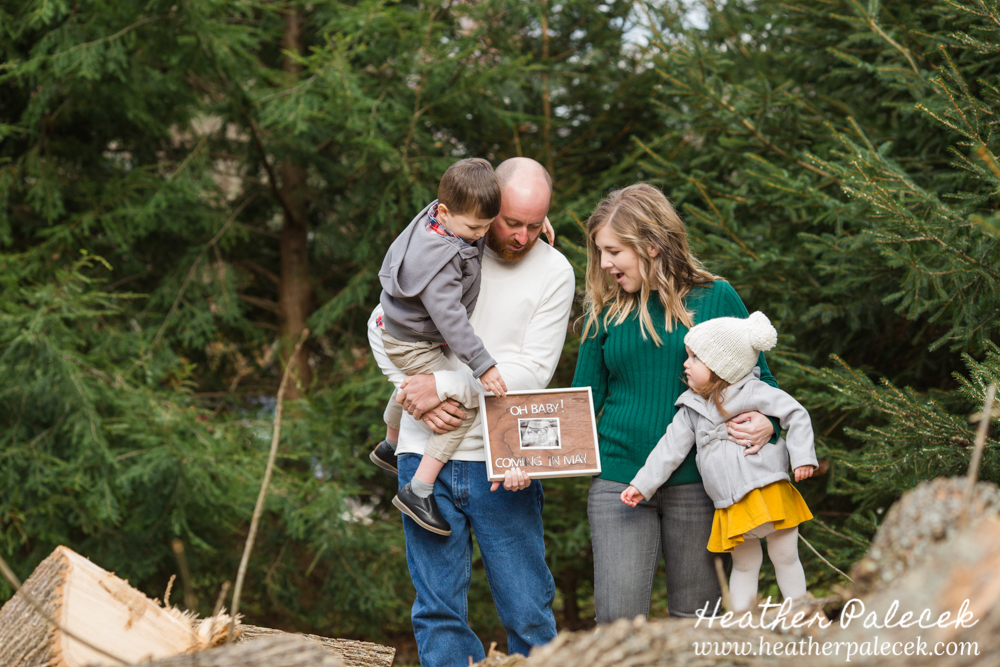 Family Fall Photo Shoot in Front Yard