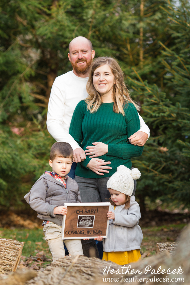 Family Fall Photo Shoot in Front Yard