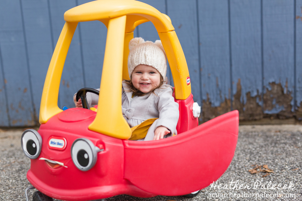 Family Fall Photo Shoot in Front Yard